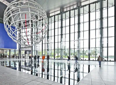 Entrance hall of the Autostadt