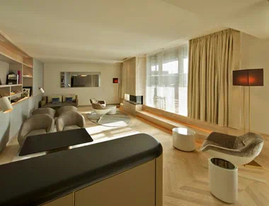 Insight into the Club Lounge with living room character and many seating options