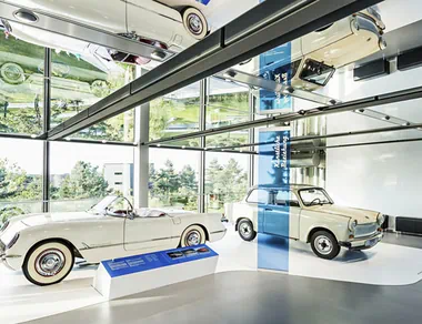 The Chevrolet Corvette (1955) and the IFA Trabant 601 S (1990)