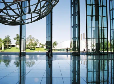 Die Piazza der Autostadt