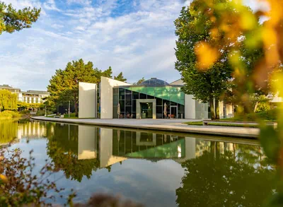 Außenaufnahme des Škoda Pavillons