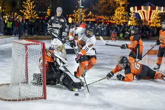 Teaser profibesuch-auf-dem-eis-showtraining-der-grizzlys-und-young-grizzlys-wolfsburg-in-der-autostadt