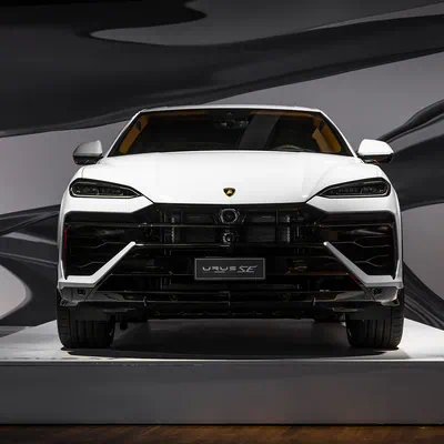 White Lamborghini Urus SE