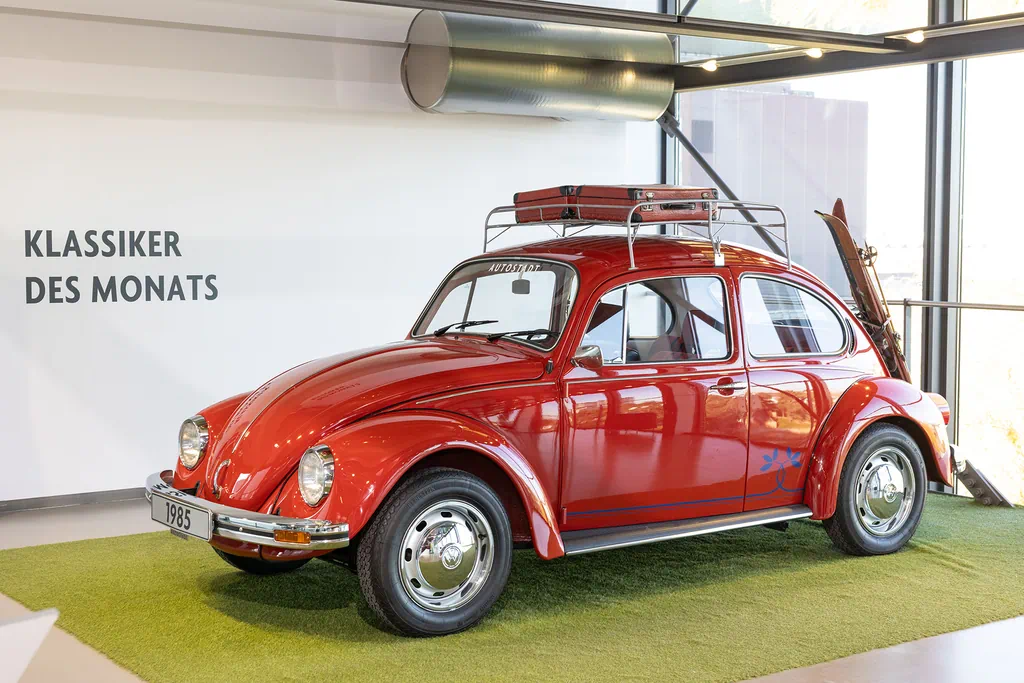 VW Käfer Sondermodell Samtroter Sonderkäfer von 1985 im Zeithaus